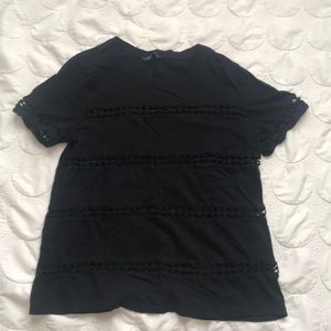 Black, detailed Tee